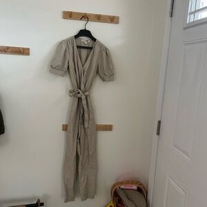 Elegant Beige tan linen Michael kors jumpsuit no flaws size xxs worn once